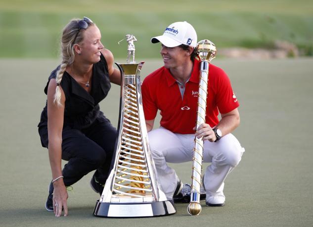 La Wozniacki celebra la vittoria del fidanzato McIlroy al DP World Tour Championship di Dubai. Reuters